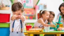 Wien und das Burgenland sind die einzigen Bundesländer, die den kostenlosen und ganzjährigen Kindergarten anbieten. (Bild: stock.adobe.com/1001color - stock.adobe.com)