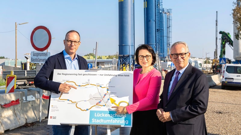 VP-Verkehrssprecher Andreas Ottenschläger, Nationalrätin Gudrun Kugler und VP-Wien Obmann Karl Mahrer fordern den Bau des Lobautunnels (von links nach rechts). (Bild: Marcus Deak)