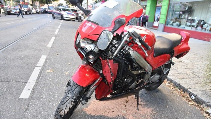 Das beschädigte Motorrad