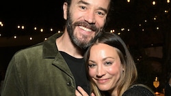 Tom Pelphrey und Kaley Cuoco 