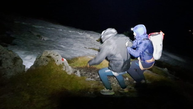 Snow on the mountain, sneakers on your feet: Sunday operation in Annaberg (Bild: Bergrettung Salzburg)