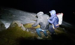 Schnee am Berg, Sneaker an den Füßen: Einsatz am Sonntag in Annaberg