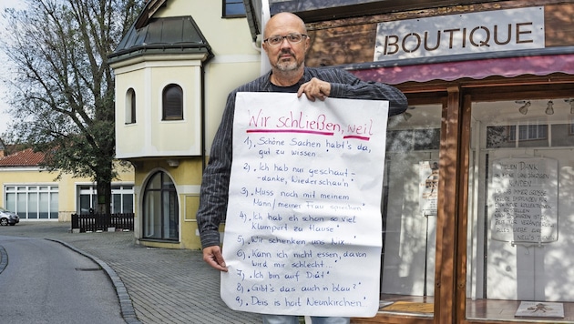 „Wutkaufmann“ Michael Liska nennt in seinem geschlossenem Shop Gründe, warum das Geschäft nicht lief.  (Bild: Krone KREATIV,)