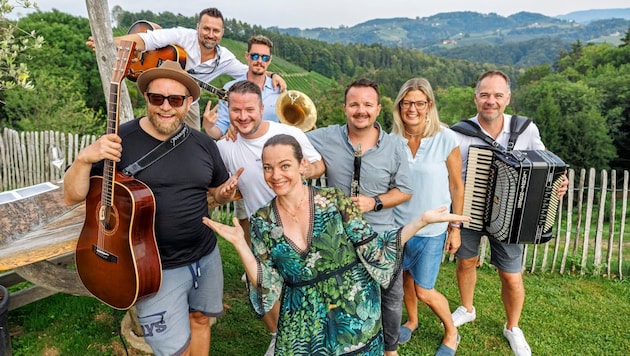 The "most beautiful rehearsal room": Gregor Meyle and "Oberkrainer Power" at Kappenhof Eichberg. (Bild: Erwin Scheriau)