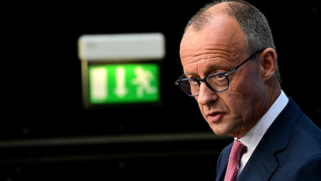 CDU leader Friedrich Merz agreed to exploratory talks between his party and the Sahra Wagenknecht alliance and the SPD in Thuringia. (Bild: APA/AFP/Tobias SCHWARZ)