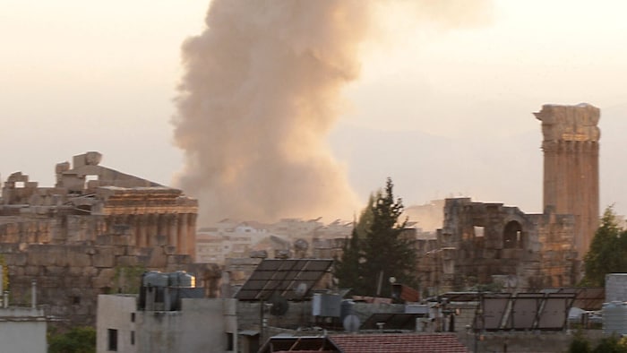 Aufsteigender Rauch nach einem israelischen Luftangriff in der libanesischen Stadt Baalbek