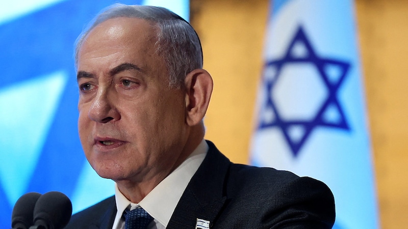 Israels Premier Benjamin Netanyahu an die Libanesen: „Israels führt nicht Krieg gegen euch, sondern gegen die Hisbollah.“ (Bild: APA/AFP/POOL/ABIR SULTAN)