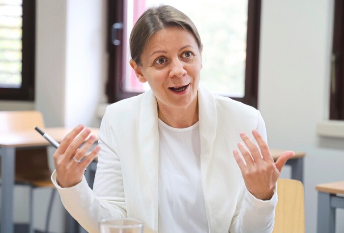 Die Leiterin der Deutschkursförderung, Carla Pirker