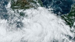 Wegen der Wetterlage wurde der Schulunterricht in den Bundesstaaten Guerrero und Oaxaca teilweise ausgesetzt. (Bild: AP)