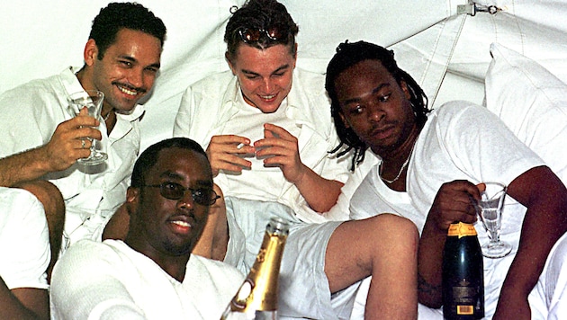 Leonardo DiCaprio 1998 auf einer der „White Partys“ von P. Diddy in den Hamptons (Bild: picturedesk.com/Globe Photos / Zuma)