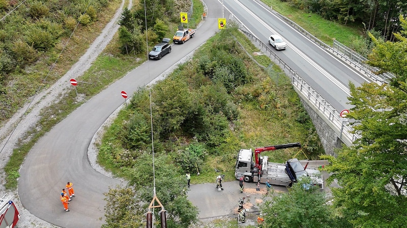 In addition to the fire department, the police and several paramedics and emergency doctors were also at the scene. (Bild: Bernd Hofmeister)