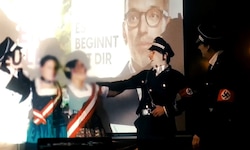 „Die Hitlers“ wollen mit der satirischen Aktion des Volkstheaters Wähler aufrütteln.