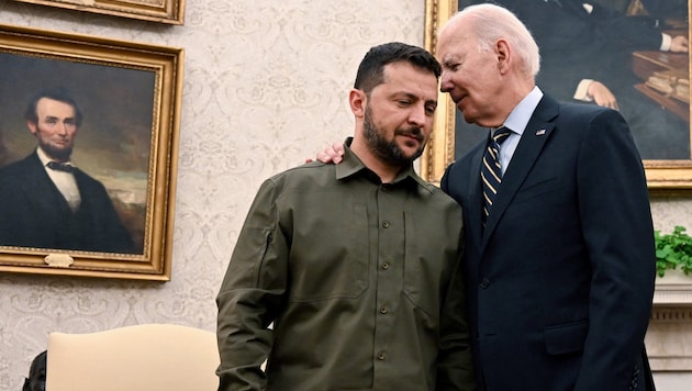 Joe Biden will receive Volodymyr Zelensky again on Thursday. (Bild: AFP/Jim WATSON)