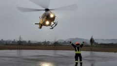 Die Crew des C12 flog den Schwerverletzten ins Spital. (Bild: FF-Preding)