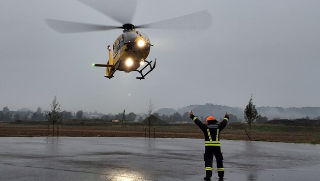 The crew of the C12 flew the seriously injured man to hospital. (Bild: FF-Preding)