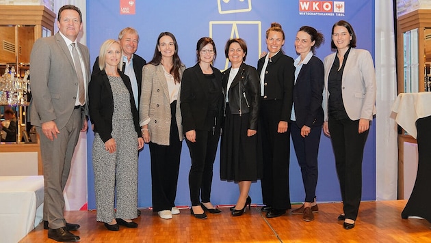 Tyrol's WK President Barbara Thaler (right) and Provincial Councillor René Zumtobel (left) at the award ceremony for this year's "Trigos". The winners were chosen in three categories. (Bild: presse@wktirol.at)