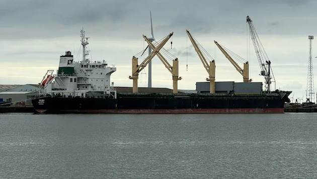 The freighter Ruby, loaded with ammonium nitrate, is said to have suffered damage to its hull - and its "home port" is now also refusing entry. (Bild: marinetraffic/Muhammet M)