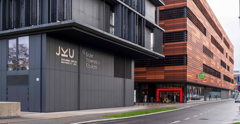 Der MedCampus der JKU ist beim Kepler Universitätsklinikum beheimatet. (Bild: Horst Einöder/Flashpictures)