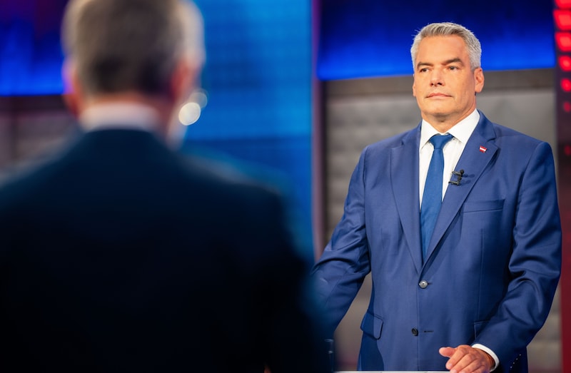 ORF TV duel between Karl Nehammer (ÖVP) and Herbert Kickl (FPÖ) (Bild: APA/Georg Hochmuth)