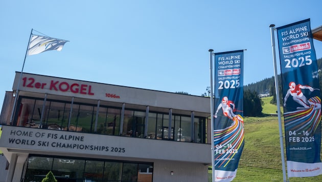 The flags show it: the World Ski Championships in Saalbach-Hinterglemm are getting closer and closer. (Bild: Jakob Zeller)