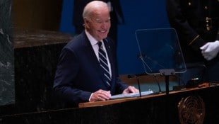 Biden startete seine Rede mit einem Augenzwinkern, fand dann aber eindringliche und mahnende Worte. (Bild: AFP/SPENCER PLATT)