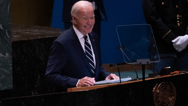 Biden started his speech with a wink, but then found urgent and admonishing words. (Bild: AFP/SPENCER PLATT)