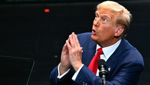 Donald Trump during a campaign event in the US state of Georgia. (Bild: APA/AFP/CHANDAN KHANNA)