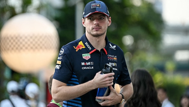 Will Max Verstappen stay with Red Bull for the long term after all? (Bild: AFP/Lillian SUWANRUMPHA)