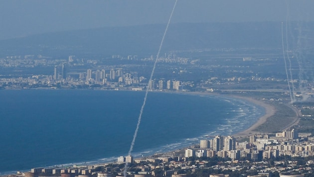 Isreal's Iron Dome defense system intercepting a rocket (symbolic image) (Bild: APA/ Associated Press)