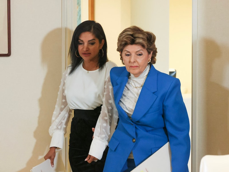 Thalia Graves und ihre Anwältin Gloria Allred (rechts) (Bild: APA Pool/Getty Images via AFP/GETTY IMAGES/Rodin)