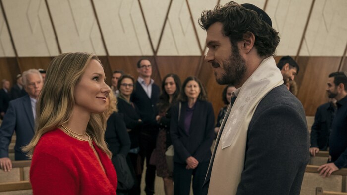 Ungleiches Paar: Sex-Podcasterin Joanne (Kristen Bell) ist in Rabbi Noah (Adam Brody).