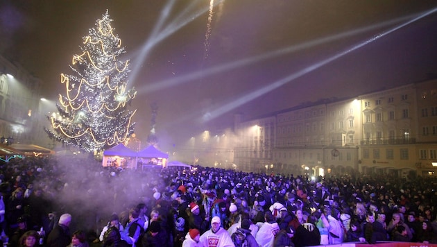 Früher wurde groß gefeiert am Linzer Hauptplatz, wie hier etwa im Jahr 2011. (Bild: rubra)