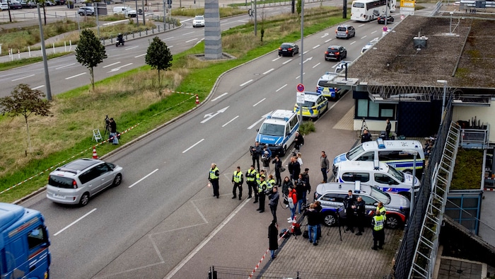 Deutschlands Innenminister hat die verstärkten Kontrollen an allen neun Landesgrenzen zu ...