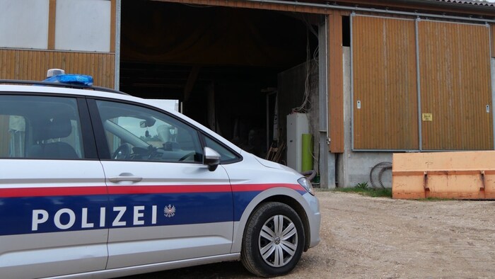 Als die Tierschützer sich von ihrem Verdacht überzeugt hatten, riefen sie sofort die Polizei.