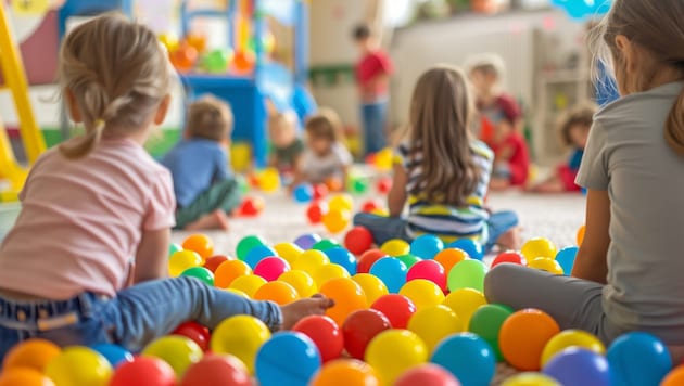 According to the Association of Towns and Cities, kindergarten groups could be closed due to the financial forecast. (Bild: stock.adobe.com/mattegg - stock.adobe.com)