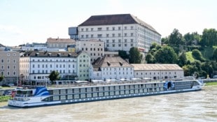 2021 hatten das Land OÖ und die Linz AG das Projekt präsentiert, nun sind in der Landeshauptstadt und in Engelhartszell bereits Landstromanlagen in Betrieb. (Bild: Dostal Harald)