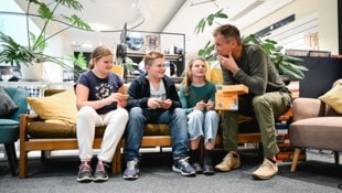 Katharina, Philipp und Theresa nahmen Armin Assinger ordentlich in die Mangel. (Bild: Wenzel Markus/Markus Wenzel)