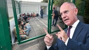 Innenminister Gerhard Karner (ÖVP) kündigt massiven Widerstand gegen das geplante Aufnahmelager ...