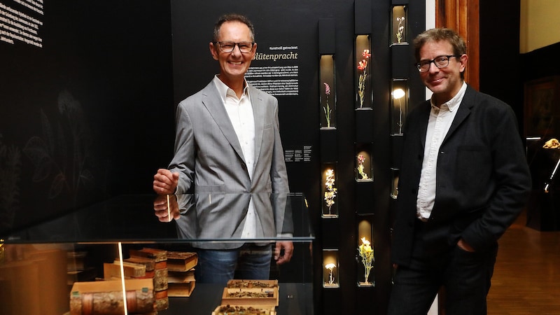 Head of Natural History Wolfgang Paill and curator Michael C. NIki Knopp (Bild: UMJ/J. J. Kucek)