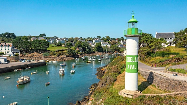 A port straight out of a picture book: the fishing village of Doëlan, on the south coast of Brittany. (Bild: FLY HD)