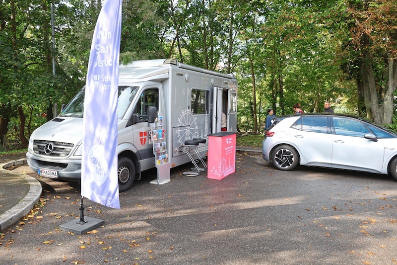 The flood commission with a mobile operations center in the 14th district of Vienna at Herzmanskystraße 12 (Bild: Zwefo)