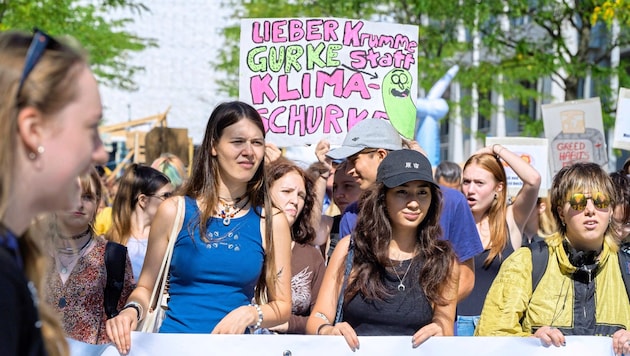 22 locations in Austria are taking part in the day of action on Friday: climate activists are also taking to the streets in St. Pölten to once again shake politicians awake. (Bild: Molnar Attila/Attila Molnar)