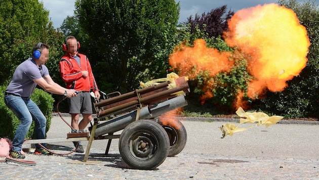 An air-gas mixture makes a lot of noise. (Bild: Scharinger Daniel, Krone KREATIV)