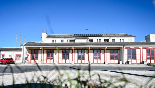 Im Feuerwehrhaus von Marchtrenk läuft während der Aufarbeitung der Vorwürfe der Betrieb bei Übungen und Einsätzen weiter. (Bild: Wenzel Markus/Markus Wenzel)