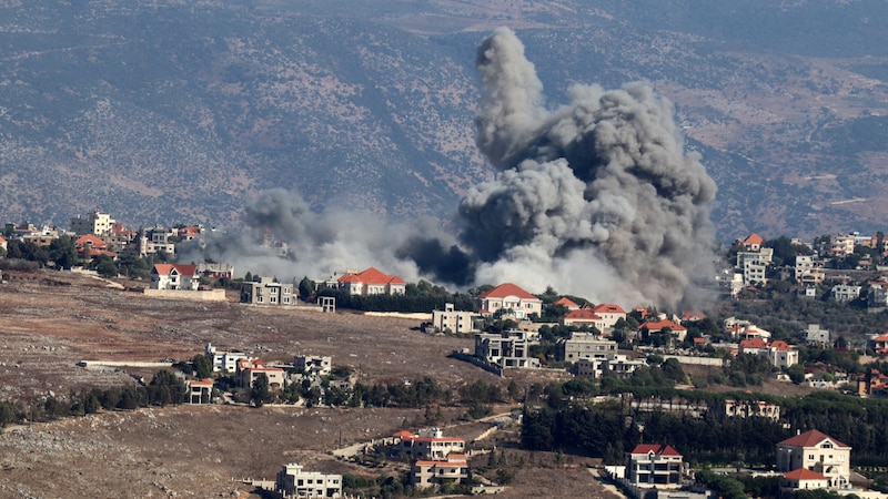 Air strikes on targets in Lebanon continue. (Bild: AFP/Rabih DAHER)