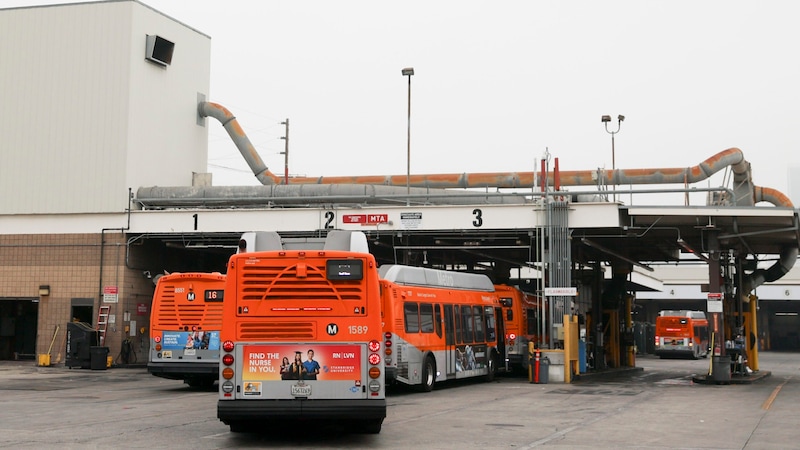 The vehicle was hijacked near this bus depot. (Bild: APA/ Associated Press)