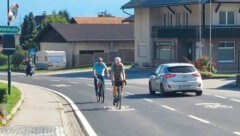 Bodenmarkierungen auf der Straße weißen auf die neue Regelung im Treffner Ortskern hin! (Bild: Marktgemeinde Treffen)