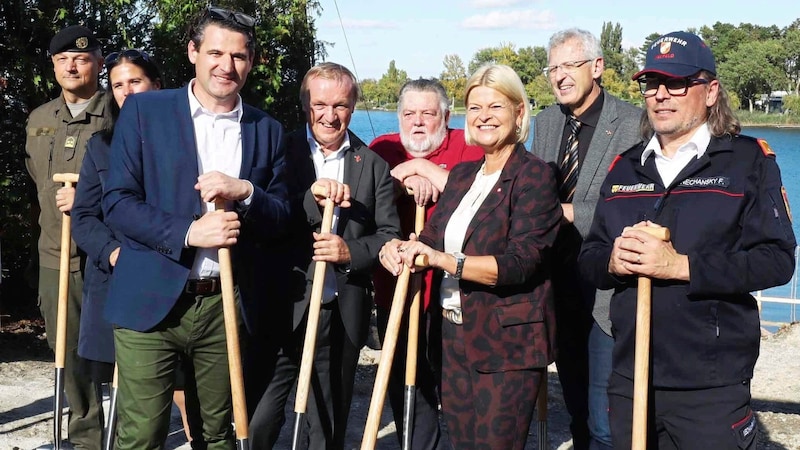 The Minister has now joined the ground-breaking ceremony for the construction of a dedicated base for professional divers of the Austrian Armed Forces. (Bild: Reinhard Judt)