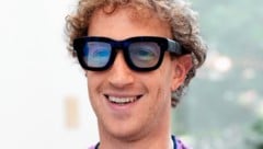 Facebook-Chef Mark Zuckerberg samt smarter Brille (Bild: facebook.com/zuck)