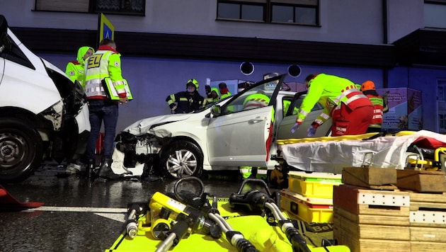 Both vehicles involved in the accident were severely damaged. (Bild: Shourot)